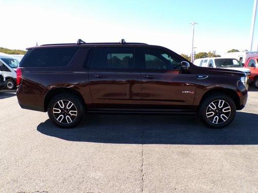2023 GMC Yukon XL 4WD AT4