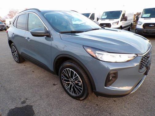 2026 Ford Escape PHEV SE