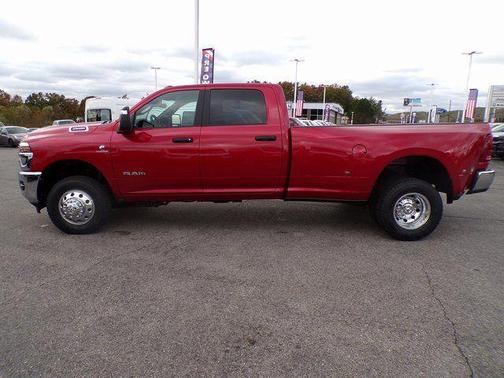 Molten Red Pearlcoat 2026 RAM 3500 Big Horn