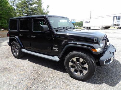 Black Clearcoat 2019 Jeep Wrangler Unlimited Sahara