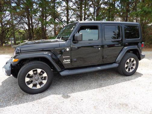 Black Clearcoat 2019 Jeep Wrangler Unlimited Sahara