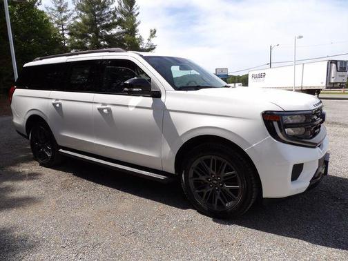 Star White Metallic Tri-Coat 2026 Ford Expedition Max Platinum