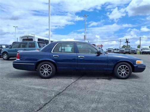 2004 Ford Crown Victoria LX