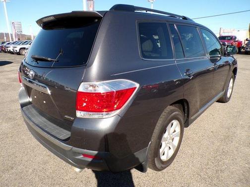 2011 Toyota Highlander SE