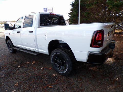 2026 RAM 2500 Tradesman Crew Cab 4x4 6'4' Box