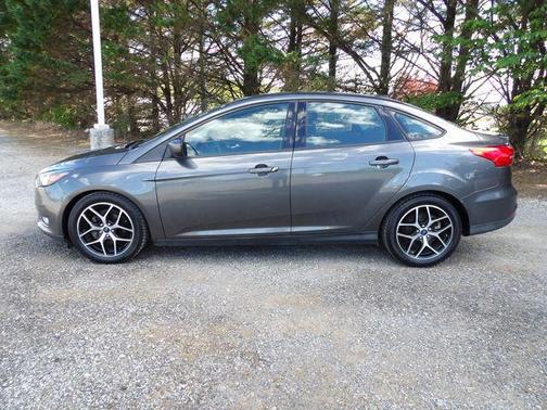 Magnetic 2018 Ford Focus SE