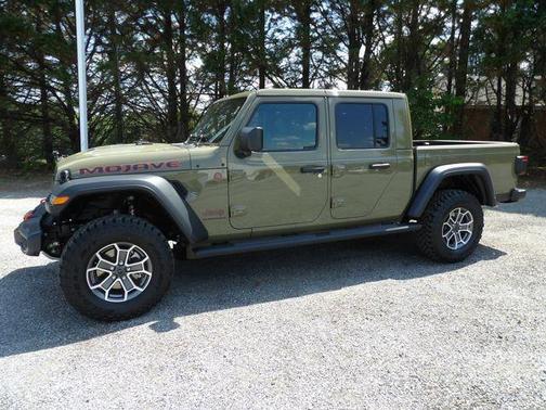 41 2026 Jeep Gladiator Mojave 4x4