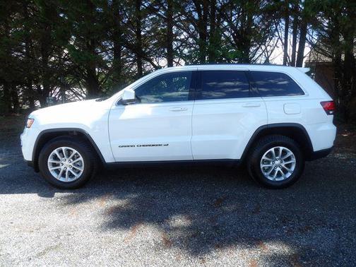 Bright White Clearcoat 2022 Jeep Grand Cherokee Laredo