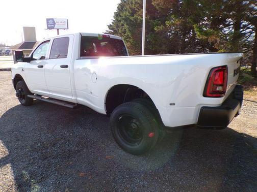Bright White Clearcoat 2026 RAM 3500 Tradesman Crew Cab 4x4 8' Box