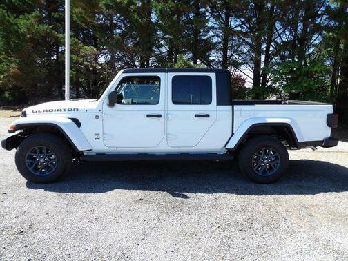 Bright White Clearcoat 2026 Jeep Gladiator 85th Anniversary Edition