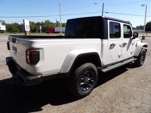Bright White Clearcoat 2026 Jeep Gladiator 85th Anniversary Edition