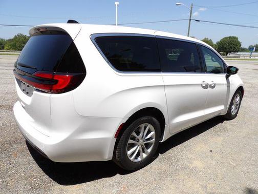 bright white clearcoat 2027 Chrysler Pacifica L