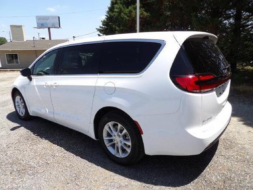 bright white clearcoat 2027 Chrysler Pacifica L