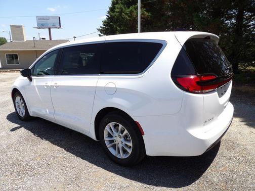 bright white clearcoat 2027 Chrysler Pacifica L