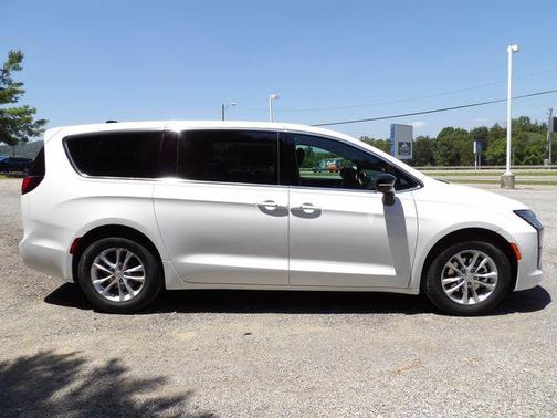 bright white clearcoat 2027 Chrysler Pacifica L