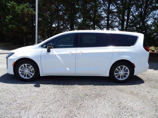 bright white clearcoat 2027 Chrysler Pacifica L