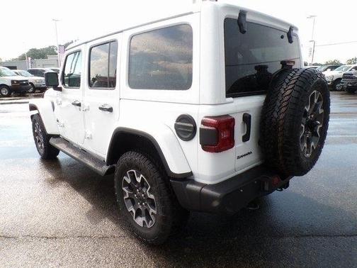 2025 Jeep Wrangler 4-Door Sahara 4x4