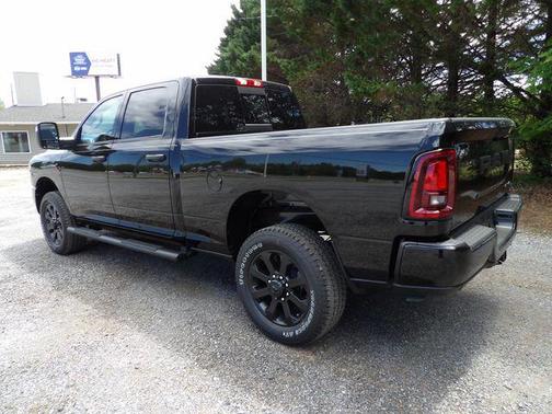Diamond Black Crystal Pearlcoat 2026 RAM 2500 Black Express Crew Cab 4x4 6'4' Box