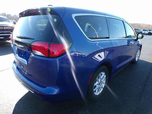 2021 Chrysler Voyager LX