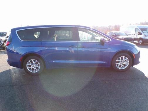 2021 Chrysler Voyager LX