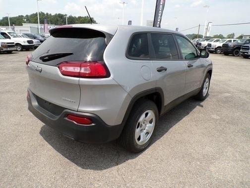 2016 Jeep Cherokee Sport