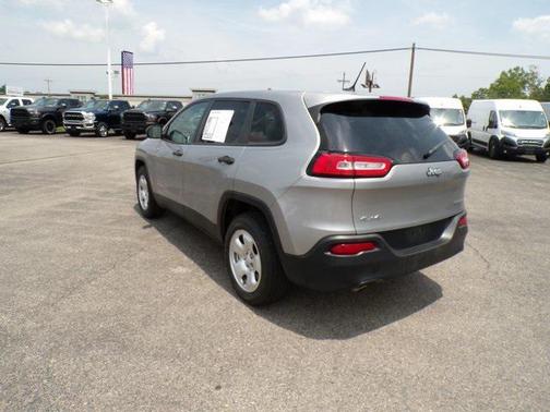 2016 Jeep Cherokee Sport