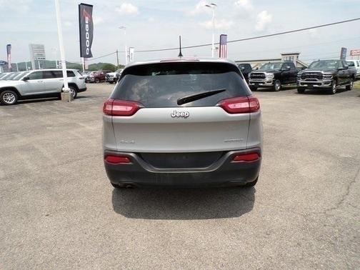 2016 Jeep Cherokee Sport