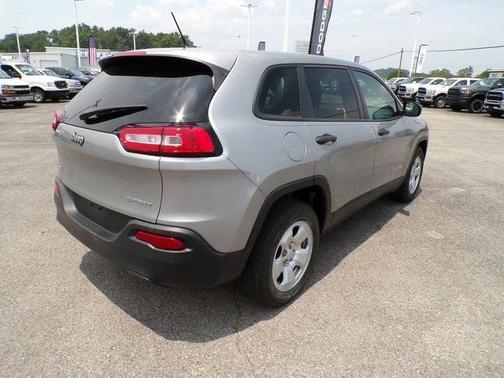 2016 Jeep Cherokee Sport