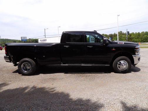 Diamond Black Crystal Pearlcoat 2026 RAM 3500 Tradesman Crew Cab 4x4 8' Box