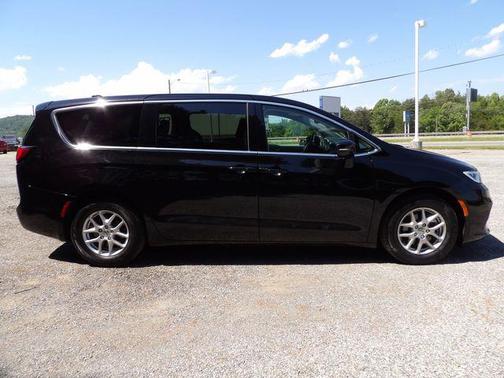 Diamond Black Crystal Pearlcoat 2024 Chrysler Pacifica Touring L