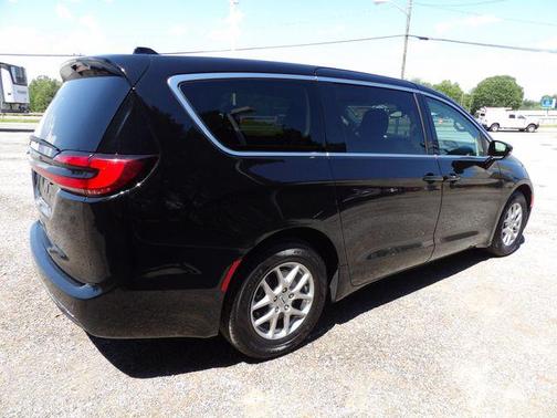 Diamond Black Crystal Pearlcoat 2024 Chrysler Pacifica Touring L