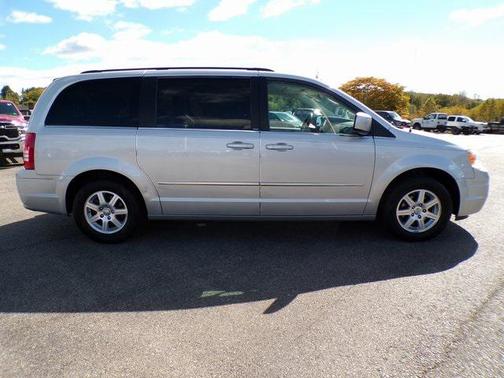 2009 Chrysler Town & Country Touring