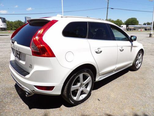 White 2010 Volvo XC60 T6
