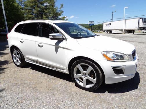 White 2010 Volvo XC60 T6