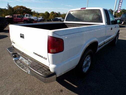 2002 Chevrolet S-10 Base