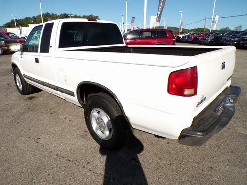 2002 Chevrolet S-10 Base
