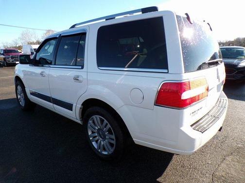 2011 Lincoln Navigator Base