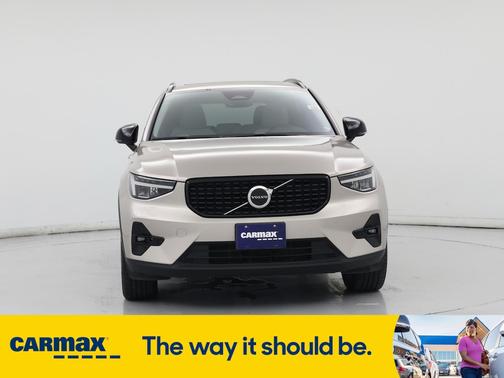 2023 Volvo XC40 B5 Plus Dark Theme