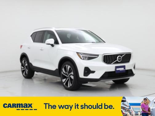 2023 Volvo XC40 B5 Ultimate Bright Theme