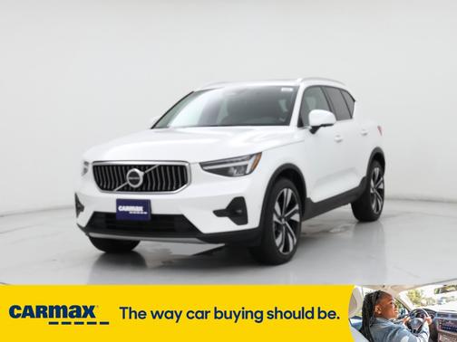 2023 Volvo XC40 B5 Ultimate Bright Theme