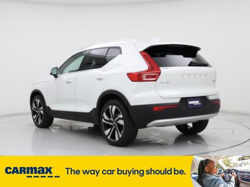 2023 Volvo XC40 B5 Ultimate Bright Theme