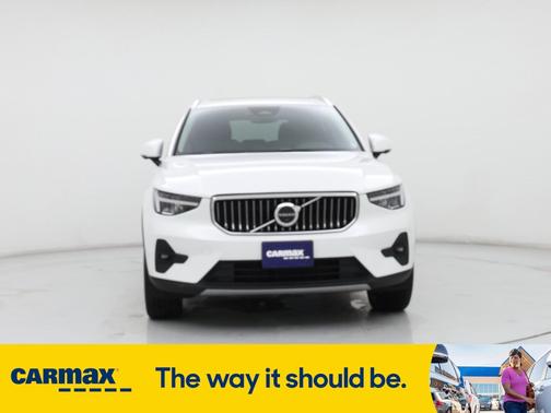 2023 Volvo XC40 B5 Ultimate Bright Theme