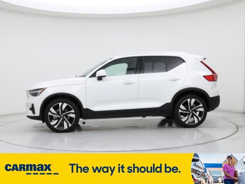 2023 Volvo XC40 B5 Ultimate Bright Theme
