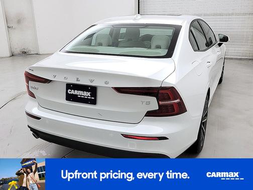 2021 Volvo S60 T5 Momentum