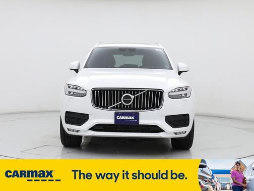 2022 Volvo XC90 T6 Momentum