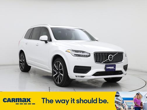 2022 Volvo XC90 T6 Momentum