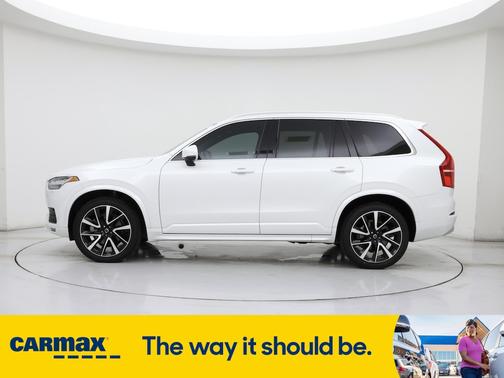 2022 Volvo XC90 T6 Momentum