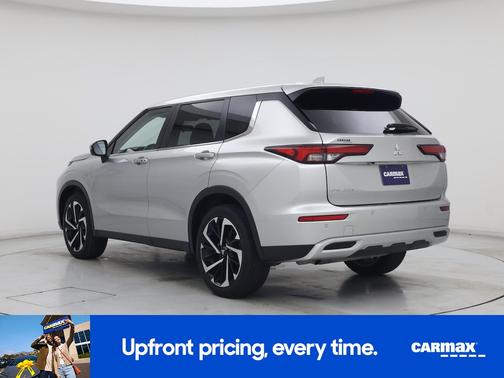 Silver 2024 Mitsubishi Outlander SE