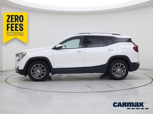 White 2024 GMC Terrain SLT