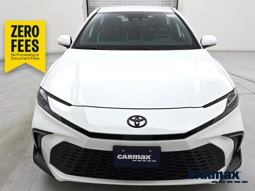 White 2025 Toyota Camry SE